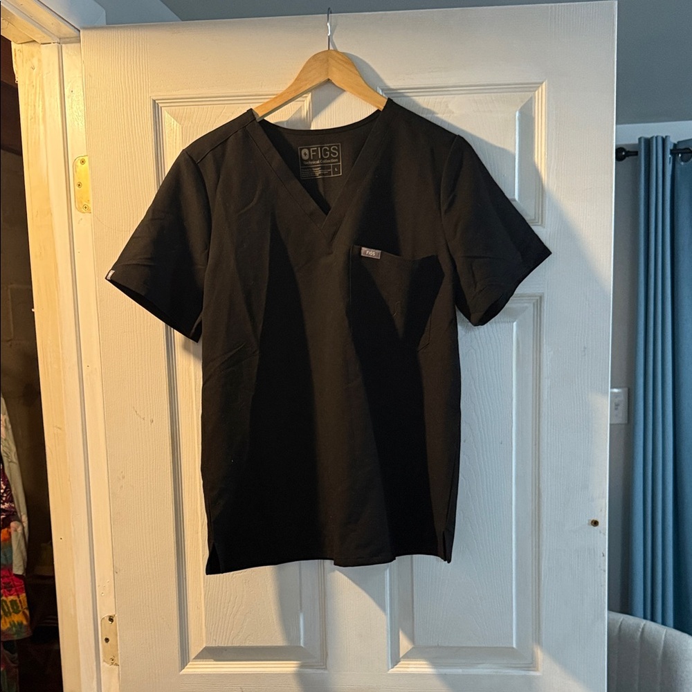 Figs Women’s V-Neck Short Sleeve Scrub top